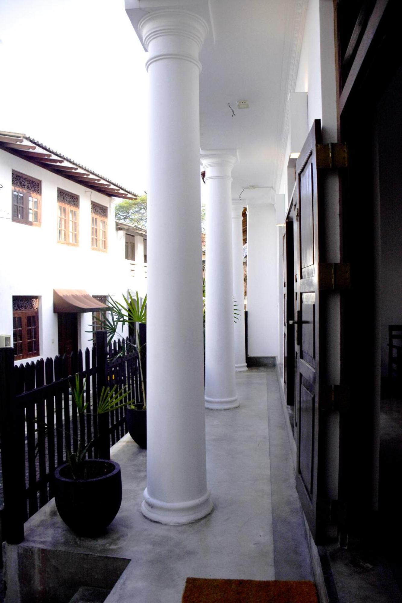 The Entrance Galle Fort Экстерьер фото